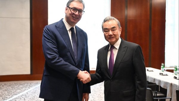 СРБИЈА ОСТАЈЕ ПОУЗДАН ПАРТНЕР КИНЕ У ЕВРОПИ: Вучић са Ванг Јием о кључним глобалним безбедносним изазовима и јачању сарадње (ВИДЕО)