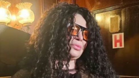 НАЈВАЖНИЈЕ ЈЕ ОСТАТИ ЧОВЕК: Стоја Новаковић о три деценије каријере, емоцији као најјчем адуту, повлачењу са естрадне сцене (ФОТО)