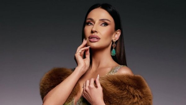 ВЕРА И РАД СУ КЉУЧ ТРАЈАЊА: Катарина Живковић о новим верзијама старих хитова, пунолетству на естради, концерту, мајчинству (ФОТО)