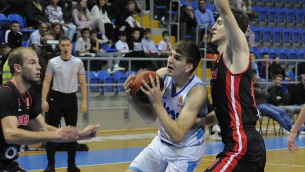 И ВАЉЕВЦИ У ТЕФТЕРУ: У дербију кола кошаркаши Слоге победили Металац