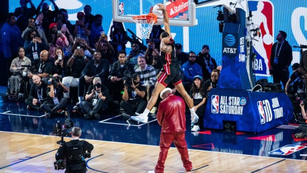 ЗАКУЦАВАЊЕ ЗА ВЕЧНОСТ: Кошаркаш Мајамија победник такмичења у закуцавањима на НБА Ол-стару (ВИДЕО)