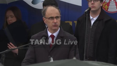 NEKA NAŠA SRBIJA BUDE SVETIONIK ZA SVE GENERACIJE! Premijer Macut poslao snažnu poruku na Sretenje iz Orašca