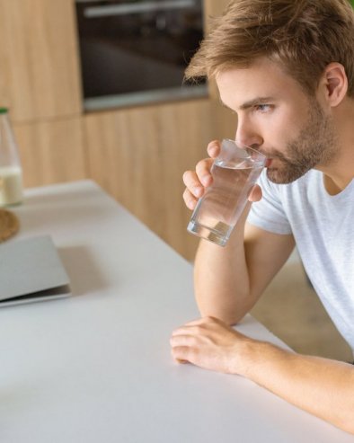 ВОДА ТОКОМ ИЛИ НАКОН ЈЕЛА: Да ли помаже или штети варењу?