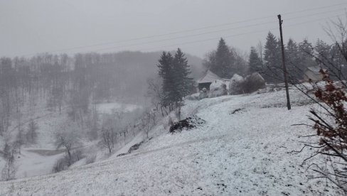 VEJE, NE STAJE: Sneg na planinama iznad Krupnja i LJubovije