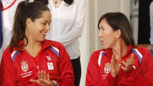 NEKO ISPIJA KAFE, DOK SE NEKO BORI... Zašto Ana i Jelena ne govore? Mnogi misle da je baš ovo razlog