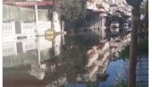 МОРЕ ПОПЛАВИЛО ПОПУЛАРНО ГРЧКО ЛЕТОВАЛИШТЕ: Све је под водом - призори су невероватни (ВИДЕО)