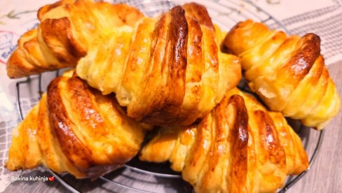 RECEPT ZA DOMAĆE KROASANE: Zlatni, puterasti i neodoljivi (VIDEO)