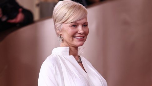 KOSA PAMELE ANDERSON JE NOVI TREND: Bob iz 70-ih je ponovo hit među poznatima (VIDEO)