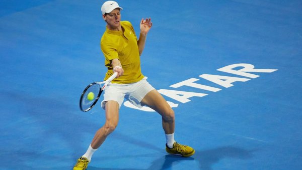 НИЈЕ ГА УЗДРМАО ПОРАЗ ОД ЂОКОВИЋА: Јаник Синер убедљив на старту Дохе!