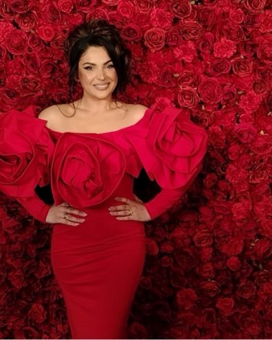 ГОДИНУ ДАНА РАДА, СПОТОВИ КАО ФИЛМОВИ: Надица Адемов уприличила гламурозну промоцију новог албума Милостиња