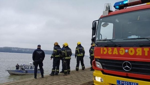 ДРАМА НА АДИ ХУЈИ: Аутомобил слетео у реку