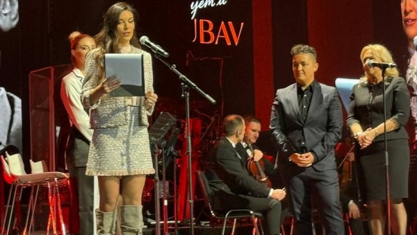 ПОЧЕО КОНЦЕРТ У ЧАСТ ШАБАНА ШАУЛИЋА: Уручене прве стипендије фондације која носи име краља народне музике (ФОТО)