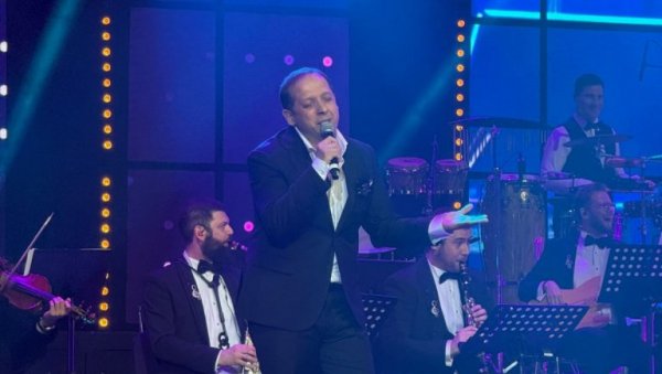 ШАБАН ГА ЈЕ ЗА ЖИВОТА ПРОГЛАСИО СВОЈИМ НАСЛЕДНИКОМ: Емир Хабибовић наступао на хуманитарном концерту посвећеном Шаулићу