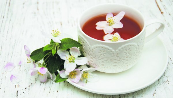 МУЧИ ВАС КАШАЉ? Уз ове лековите чајеве лакше ћете да дишете