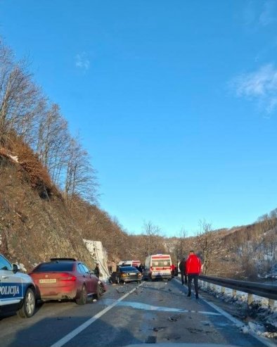 МИЛОЈКО СПАЈИЋ НИЈЕ БИО У УДАРЕНОМ ВОЗИЛУ: Детаљи несреће са аутомобилом из пратње премијера Црне Горе
