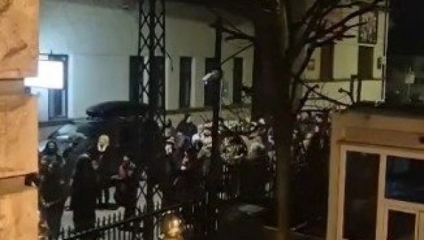 ЈОШ ЈЕДНОМ СУ ПОКАЗАЛИ ДА СУ ДНО ДНА Томић и Ђурић Никитовић о нападу на Гашића: Против свега су што је српско