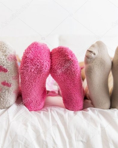 НАВИКЕ: Да ли је здраво спавати у чарапама?