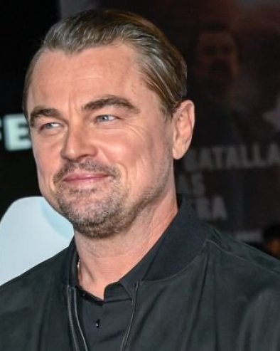 СВИ ЗНАМО КОЛИКО ВОЛИ МАЈКУ, А САДА ЈЕ ОТКРИО КО МУ ЈЕ ОТАЦ: Ово је лице човека који је највише заслужан за Леов успех