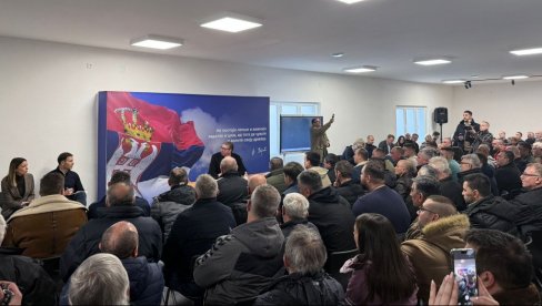 REŠIĆEMO STOLARIJU I KROV U DOMU ZDRAVLJA DA NE PROKIŠNJAVA Vučić u Knjaževcu razgovara sa predsednicima mesnih zajednica (VIDEO)