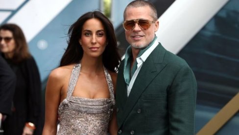 БРЕД ПИТ СТИГАО СА ДЕВОЈКОМ ИНЕС У ГРЧКУ: Фотографије са аеродрома изазвале низове коментара (ФОТО)