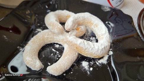 ИДЕАЛНЕ УЗ КАФУ: Старинске кокос кифлице које се топе у устима (ВИДЕО)