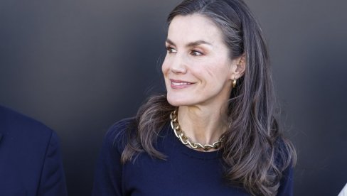 КО НОСИ СЕДУ КОСУ БОЉЕ ОД ЊЕ? Краљица Летиција руши табуе