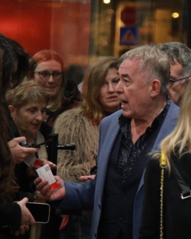 Мима Караџић усликан са младом лепотицом (ФОТО)