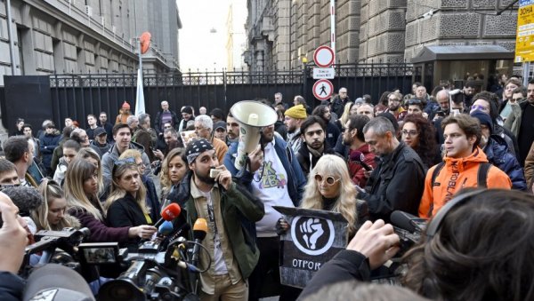 НОБЕЛОВЦИ НИГДЕ НЕ ИДУ БЕЗ ПУШКИЦА: Дошли смо док блокадерског шок документа, ово морате видети (ФОТО)