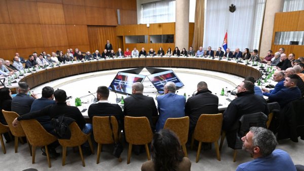 УКИНУТИ ПРЕЛЕВМАНИ НА ПРАСАД, УВЕДЕНИ ЗА МЛЕКО У ПРАХУ: Испуњена два од шест обећања министра Гламочића дата пољопривредницима