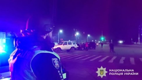 NOVA ZASEDA: Eksplozija na benzinskoj pumpi u Nikolajevu, povređeno 7 policajaca (VIDEO)