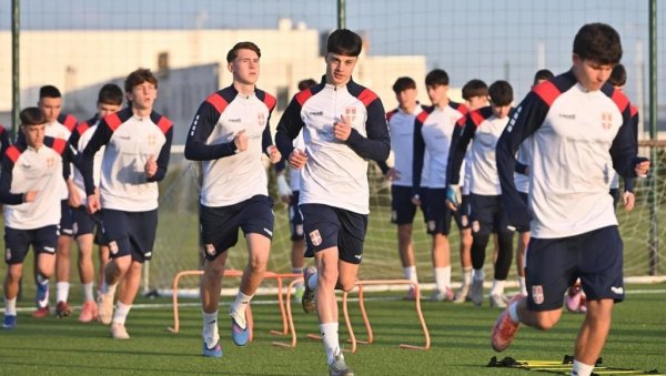 НИЈЕ МАТЕРАЦИ ЈЕДИНО ПОЈАЧАЊЕ! Србија одрадили први тренинг пред проверу нових снага српског фудбала! (ФОТО)