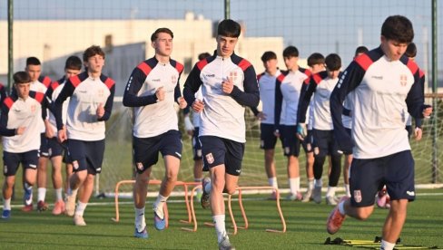 НИЈЕ МАТЕРАЦИ ЈЕДИНО ПОЈАЧАЊЕ! Србија одрадили први тренинг пред проверу нових снага српског фудбала! (ФОТО)