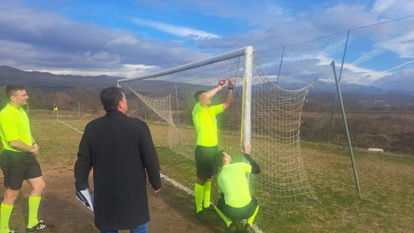 ЦЕО СВЕТ СЕ СМЕЈЕ ХРВАТИМА: Због овога је одложена фудбалска утакмица! (ФОТО)