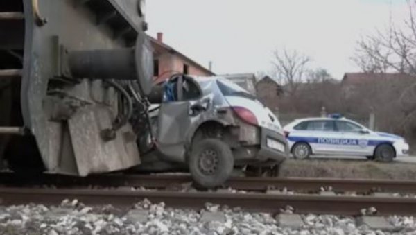 ВОЗ УДАРИО АУТОМОБИЛ У ПОЖАРЕВЦУ: Полиција и Хитна помоћ одмах реаговали