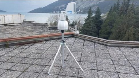 „КЛОПКА“ НА КРОВУ ИНСТИТУТА: У Игалу постављен уређај за мерење концентрација алергена