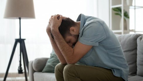 КАКО СЕ МУШКАРЦИ СУОЧАВАЈУ СА РАЗВОДОМ: Крах брака руши самопоуздање