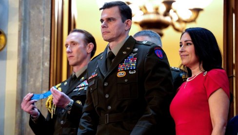 ODLIKOVAN PILOT KOJI JE UČESTVOVAO U HAPŠENJU MADURA: Tramp mu dodelio Medalju časti u Kongresu