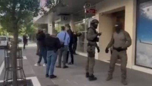 OPSADNO STANJE U PODGORICI: Policija opkolila zgradu u kojoj živi Aco Đukanović