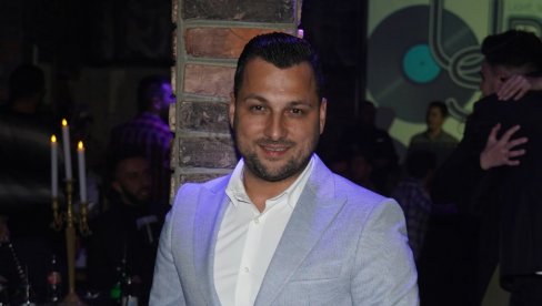 PLJUŠTE ČESTITKE: Pevač dobio ŠESTO dete - sinu dali moćno ime