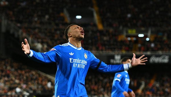 ЦЕО СВЕТ СЕ СМЕЈЕ РЕАЛ МАДРИДУ: Лекари месецима лечили ПОГРЕШНО КОЛЕНО Килијана Мбапеа?!