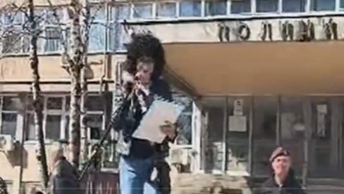 MONSTRUOZNO: Blokaderi  na skupu u Kraljevu pozivaju na ubistvo Vučića (VIDEO)