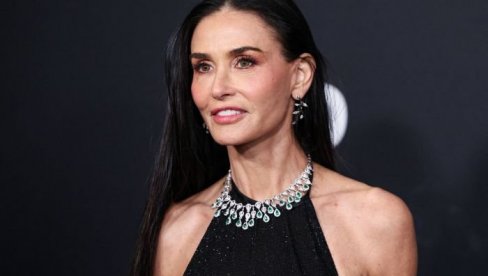 ДЕМИ МУР ЈЕ ГОТОВО НЕПРЕПОЗНАТЉИВА: Одсекла косу по којој је позната деценијама - овако сада изгледа (ФОТО)