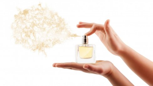 ŽENA PRODAJE SVOJ ZNOJ ZA 240 EVRA PO BOČICI: LJudi u šoku zbog bizarnog biznisa!