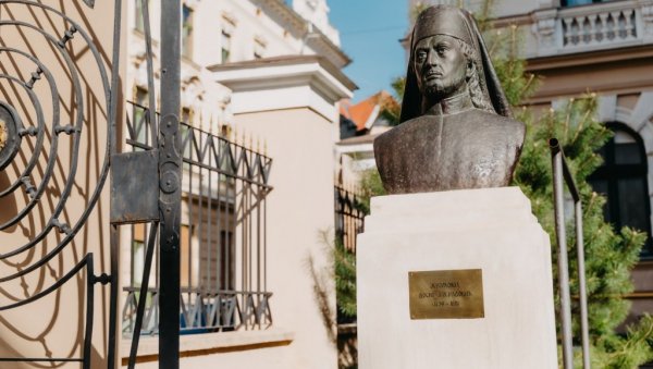 ДА СЕ ЧУВА НАСЛЕЂЕ СРПСКОГ ПРОСВЕТИТЕЉА : Данас у порти Саборне цркве у Темишвару откривена биста Доситеја Обрадовића