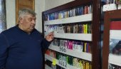 УЧА КОЛЕКЦИОНАР ДУПЛИРАО ЗБИРКУ: Параћинац Синиша Танић сакупио 14.500 хемијских оловака (ФОТО)