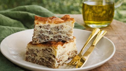 SOČNA PITA SA KROMPIROM I MESOM: Miris doma koji osvaja