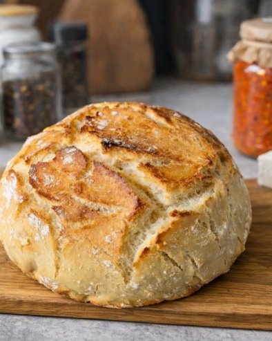 ДОМАЋИ ХЛЕБ КОЈИ СЕ НЕ МЕСИ: Тајна је у једноставној припреми и печењу у добро загрејаној посуди