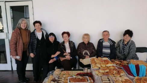 HUMANITARNA IZLOŽBA U ĆUPRIJI: Slavski kolači i rukotvorine „Našeg zlatnog doba“ (FOTO)