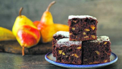 СЛАТКИ ЧОКОЛАДНИ ЗАЛОГАЈИ СА КРУШКАМА: Идеја за посластицу за почетак недеље