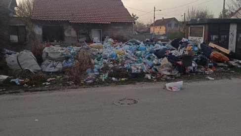 GOMILE SMEĆA DUŽ ULICE: Divlja deponija u Krnjači nije sanirana ni pet godina posle prijave